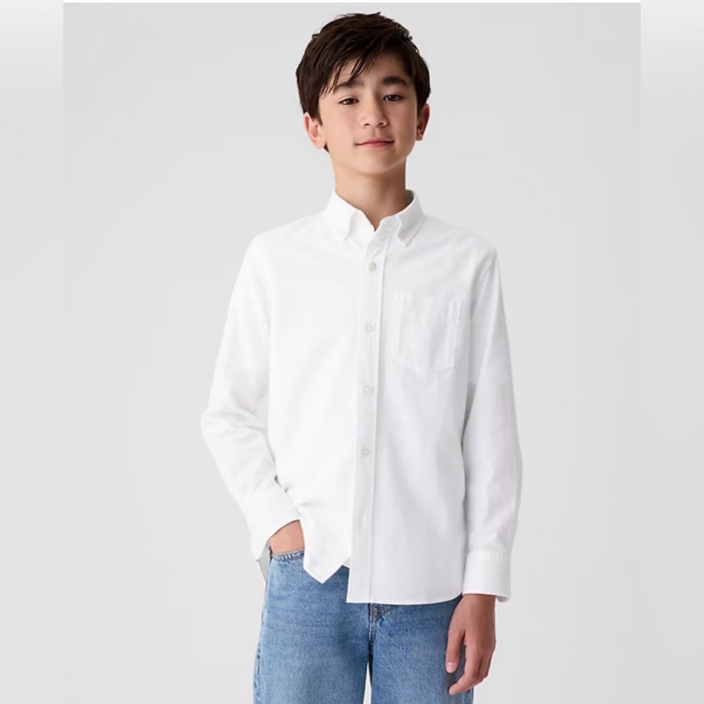 GAP kids Oxford button up shirt in size small